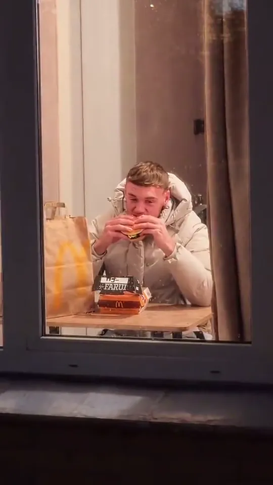 This scene: Window burger